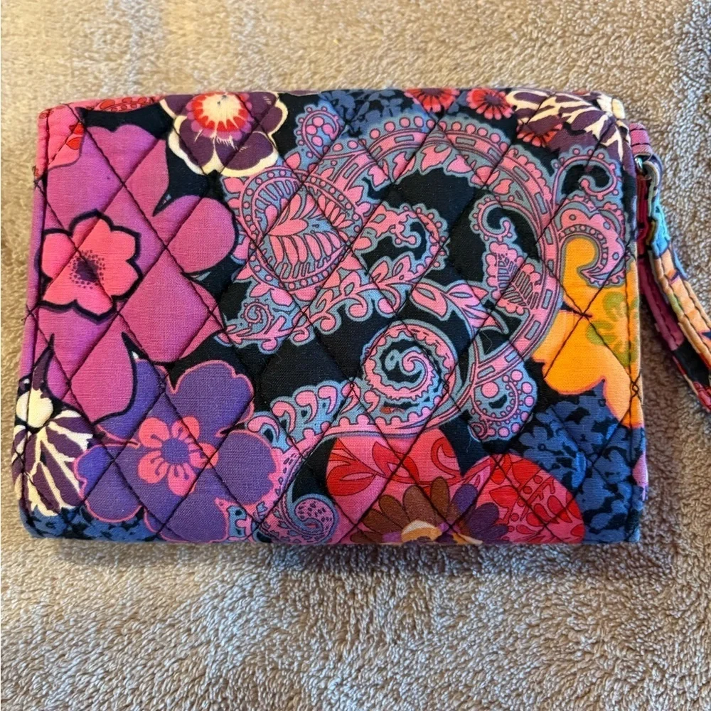 VERA BRADLEY Your Turn Smartphone Wristlet Floral Fiesta Wallet